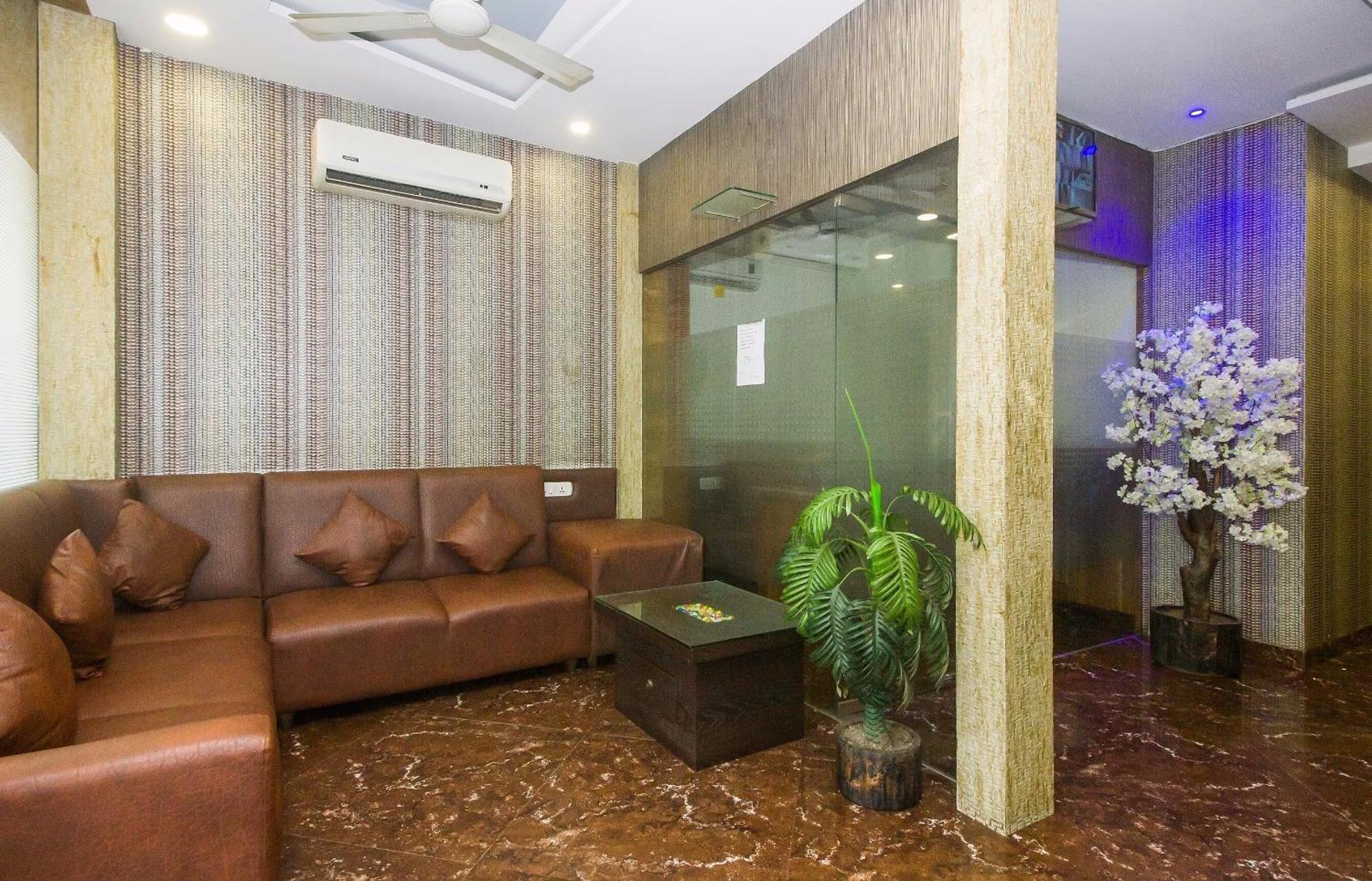 Capital O Hotel Pearl Near Us Embassy Bombay Extérieur photo